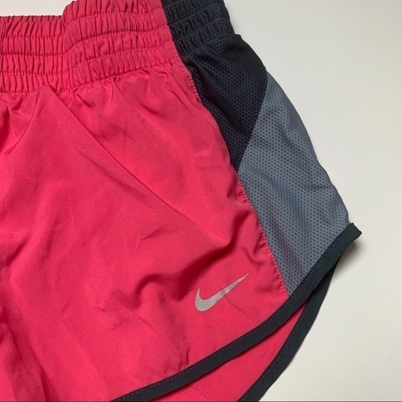 Women’s Nike Pink Running Shorts Extra Small - Picture 2 of 5